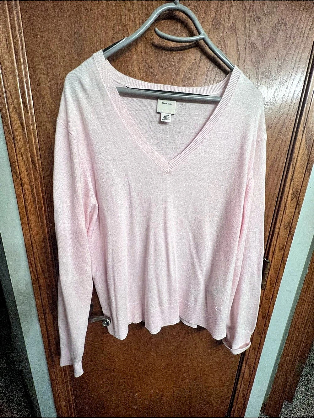 Calvin Klein V-Neck Sweater in Pink XL